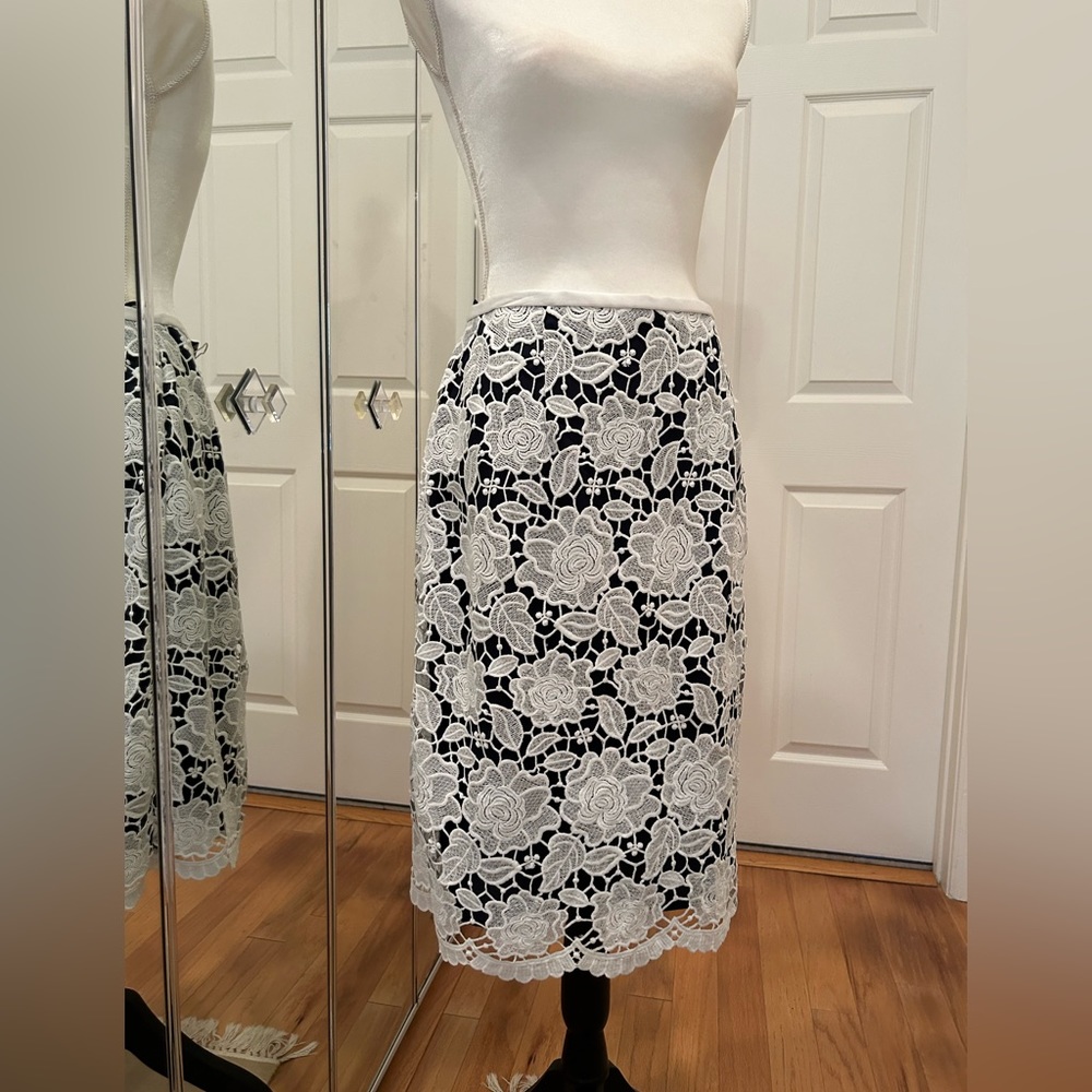 NWOT Karl Lagerfeld Floral White Lace Skirt